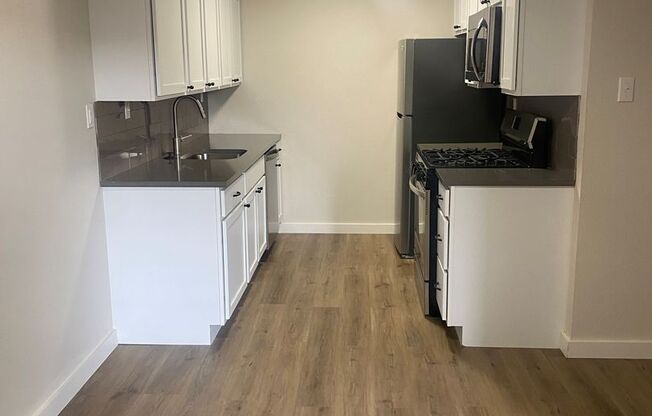 2 beds, 2 baths, 900 sqft, $1,412, Unit LAW11-216