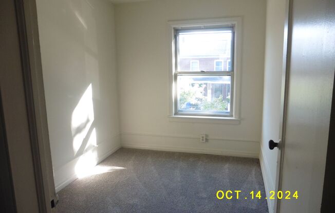 3 beds, 1 bath, $1,095