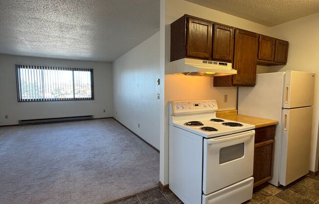 2 beds, 1 bath, 835 sqft, $695, Unit 306