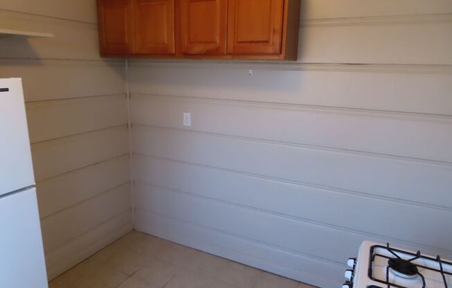 Studio, 1 bath, 400 sqft, $1,640, Unit 5