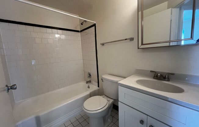 2 beds, 1 bath, 650 sqft, $1,350, Unit 4227 #D