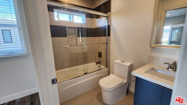 1255 1/2 N KINGSLEY DR