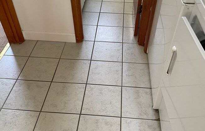 2 beds, 1 bath, 903 sqft, $1,240, Unit M-5