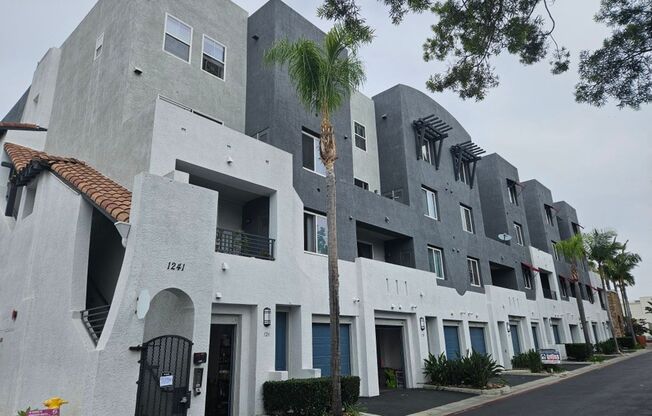 2 Bedroom & 2.5 Bathroom wonderful Condominium in Chula Vista