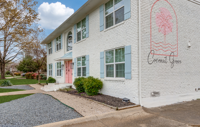 5444 Gaston Ave Apt. 101