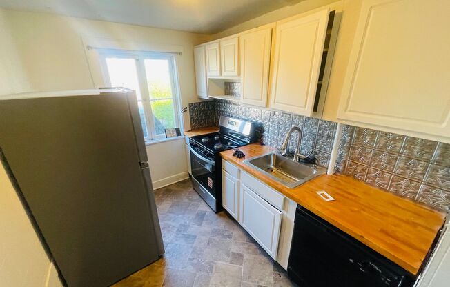 3 Bed / 3 Bath Apartments Across from Washington Park – $1,900/month