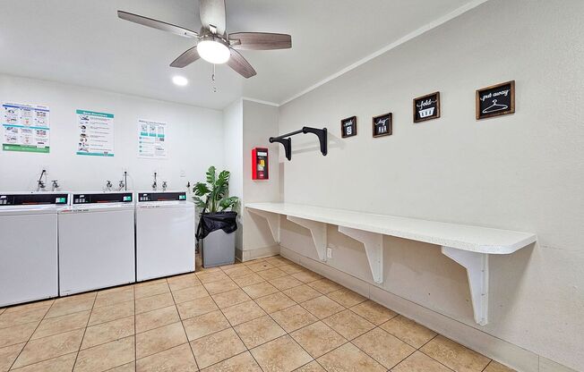 3 beds, 2 baths, $3,025, Unit 59