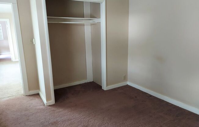 2 beds, 1 bath, $1,300