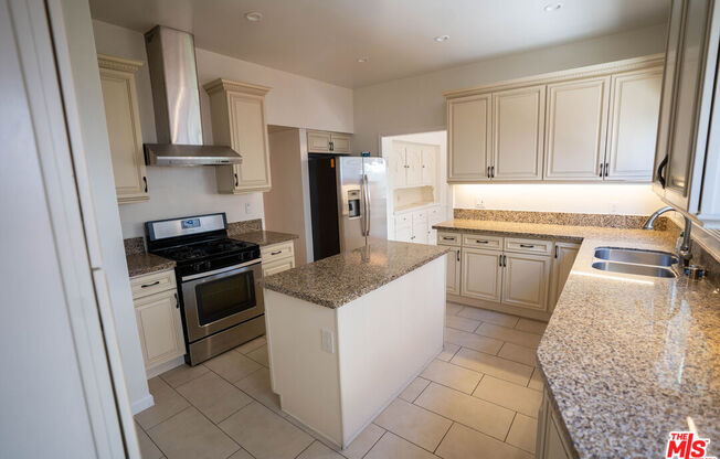 1210 S La Jolla Ave