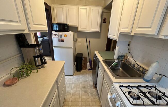 1 bed, 1 bath, $995, Unit 57