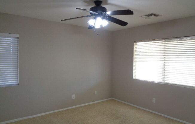 Cozy 3 bedroom home in Goodyear! Large backyard, great layout! Available NOW!