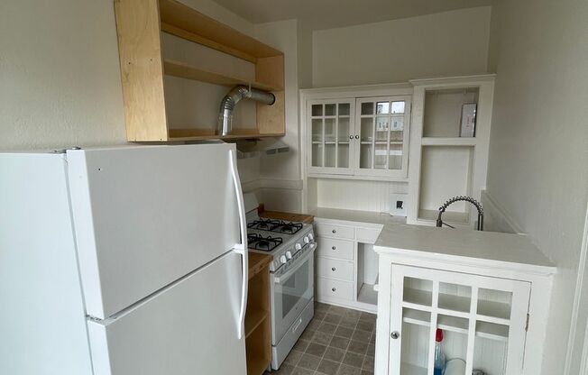 Studio, 1 bath, $1,595, Unit 402