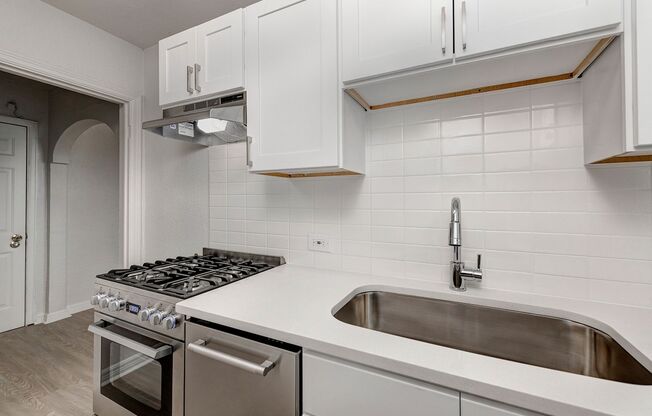 1 bed, 1 bath, $1,000, Unit 15