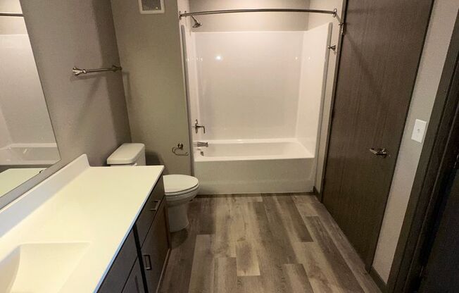 3 beds, 2 baths, 1,229 sqft, $1,730, Unit 122