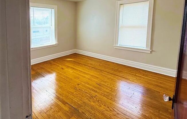 2 beds, 1 bath, 888 sqft, $1,275, Unit Arsenal Street-6328