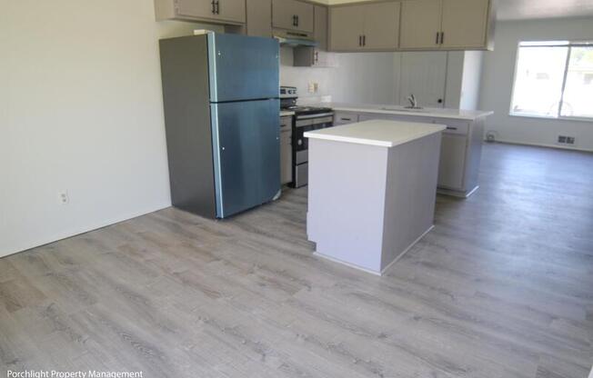 2 beds, 1 bath, 850 sqft, $1,750