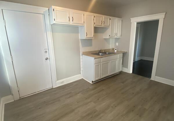 2059 W 105 ST