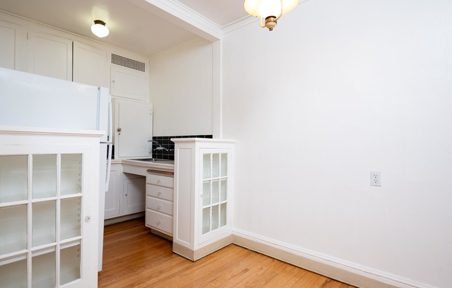 Studio, 1 bath, 525 sqft, $1,299, Unit 105