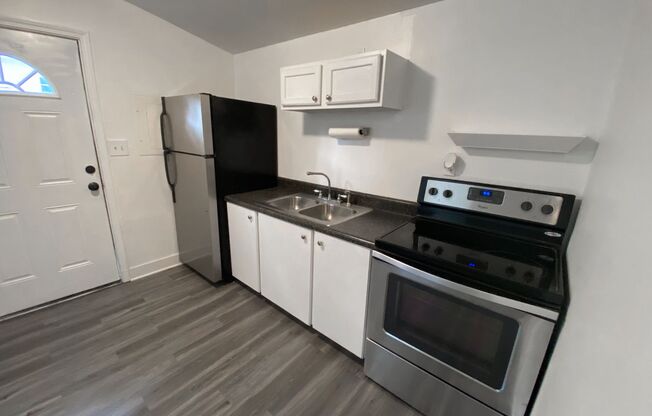 1 bed, 1 bath, 500 sqft, $895, Unit 4803 Lexington Ave Unit B