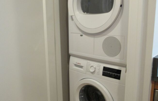 Studio, 1 bath, 433 sqft, $2,150, Unit 0409