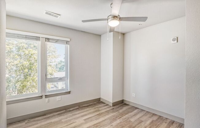 3 beds, 3 baths, 900 sqft, $2,400, Unit 300