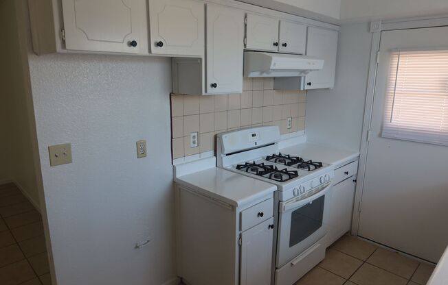 2 beds, 1 bath, $1,150