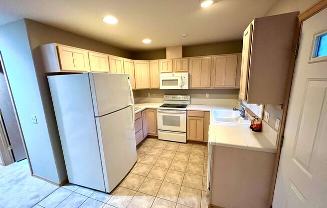 Charming 2 Bedroom Condo minutes from I5 and the Alderwood Mall.