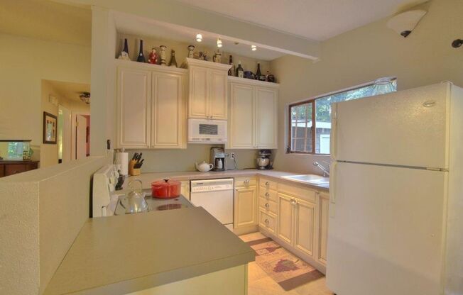Charming 3 Bed 2 Bath Home in Eastgate