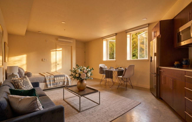 Studio, 1 bath, 348 sqft, $1,473, Unit 214
