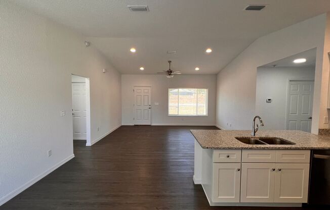 BEAUTIFUL 3 Bedroom, 2 Bathroom Home in Ocklawaha!!