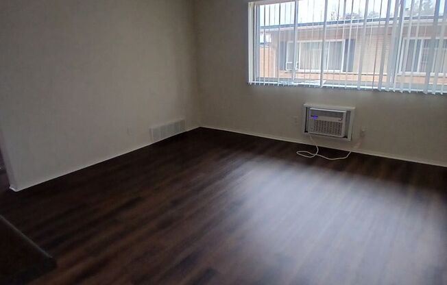 2 beds, 1 bath, 720 sqft, $950, Unit 9343F