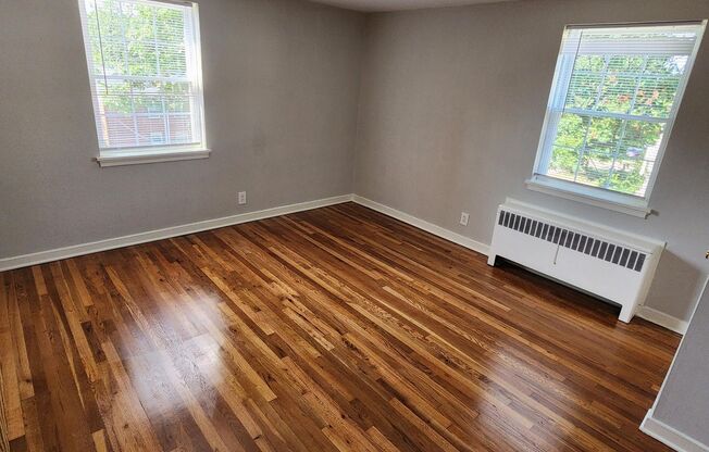 2 beds, 1 bath, 897 sqft, $2,335, Unit G-20