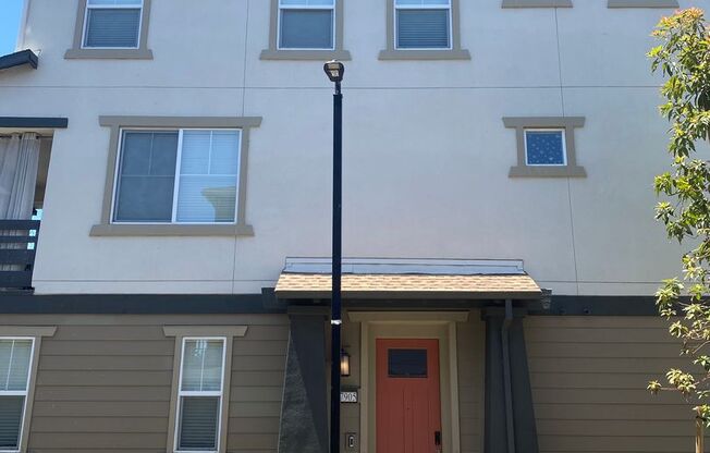 Charming 4 bed, 4.5 bath townhome