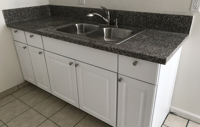 2 beds, 2 baths, 922 sqft, $2,395, Unit 17