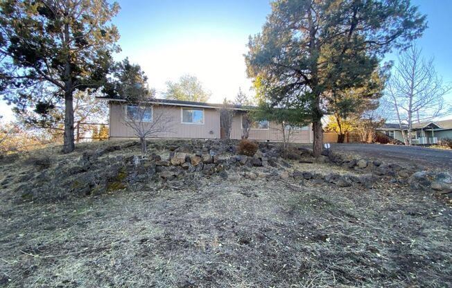 Lovely 3 Bedroom home on 1/2 Acre Lot in NE Bend!