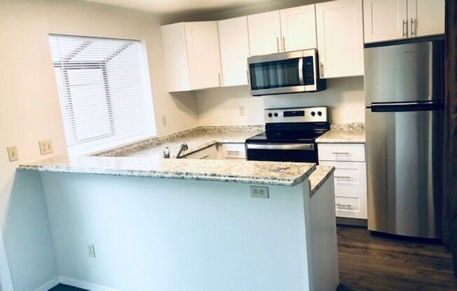 Double Master 2 Bedroom Remodeled Townhome