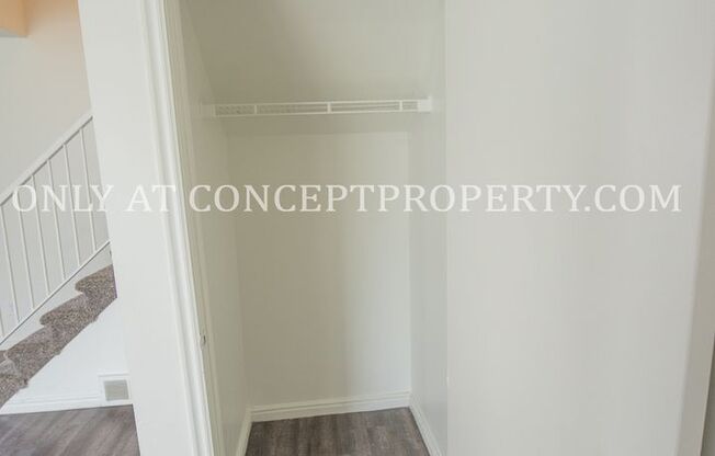 3 beds, 2 baths, 1,350 sqft, $1,799, Unit 4060