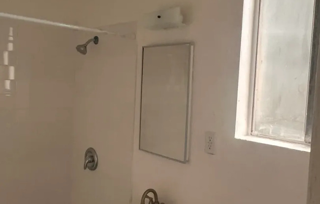 9625 San Gabriel Ave South Gate, CA 90280