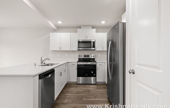 Beautiful NEW CONSTRUCTION 3 Bedroom, 2.5 Bath Single-Family Home on a Prime Corner Lot for Rent!