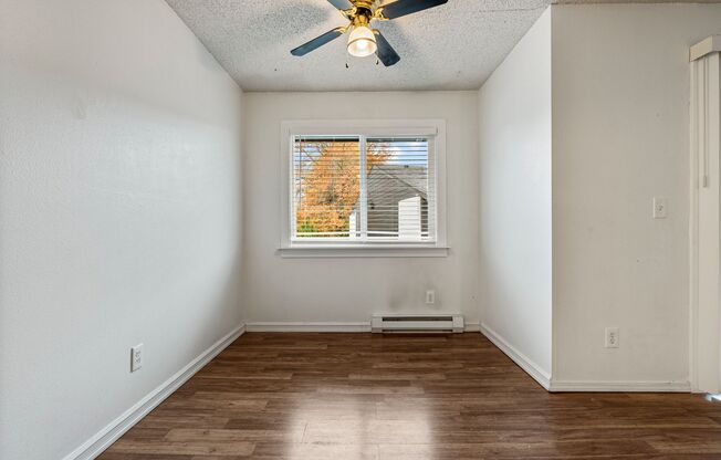 2 beds, 1 bath, 864 sqft, $1,349, Unit #10