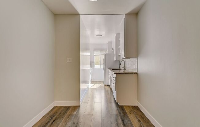 1 bed, 1 bath, 695 sqft, $1,598, Unit 10