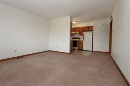 2 beds, 1 bath, $895, Unit APT. 3