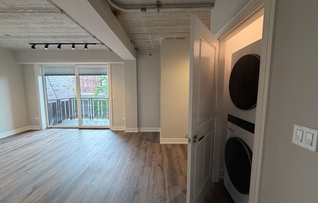 2 beds, 2 baths, 908 sqft, $3,575, Unit 952-511