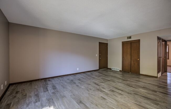 2 beds, 1 bath, 1,000 sqft, $1,075, Unit #102