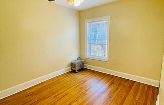 2 beds, 1 bath, $1,590, Unit 1331-3N