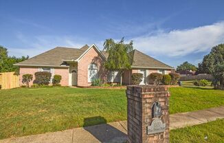 Beautiful and luxurious 3 bed, 2 bath home in Cordova.