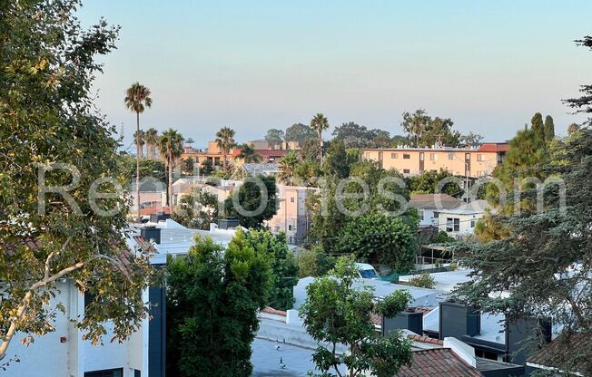 Golden Hills, 2956 C St #8, Dual Pane Windows, Quartz Counters, AC, Fireplace, 2 Spaces in Controlled Access Garage.