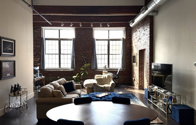 154 W 2 ST
