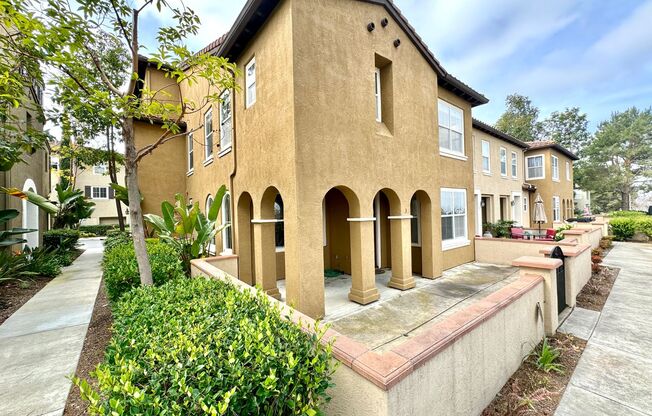 Beautiful 3B/2.5BA corner townhouse located in Torrey Highlands Community of Cortina