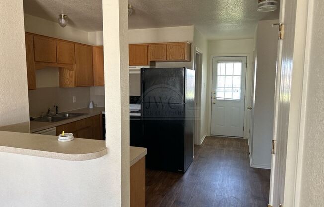 2 beds, 1.5 baths, $749, Unit 4107 Gus Dr Unit C